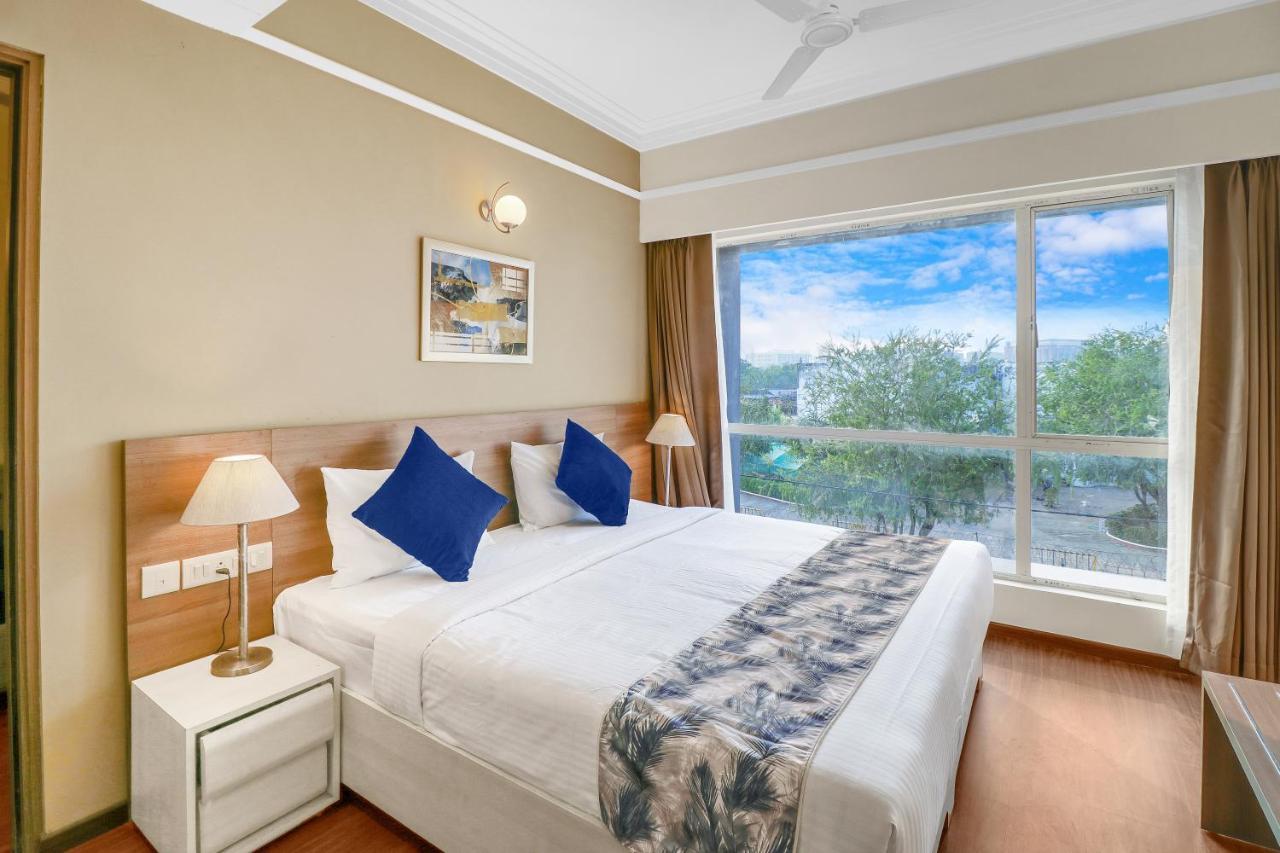 Starlit Suites Newtown Калькутта Экстерьер фото