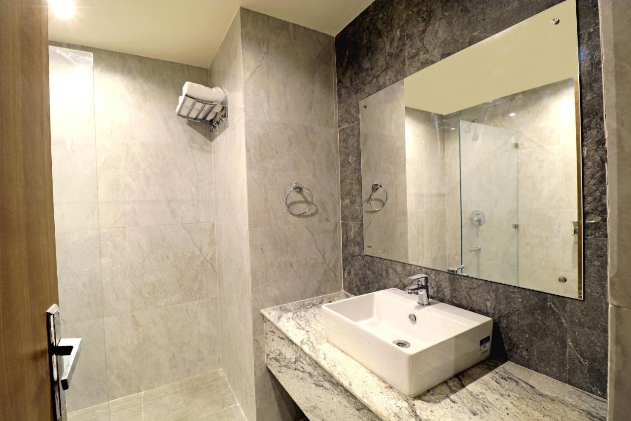 Starlit Suites Newtown Калькутта Экстерьер фото