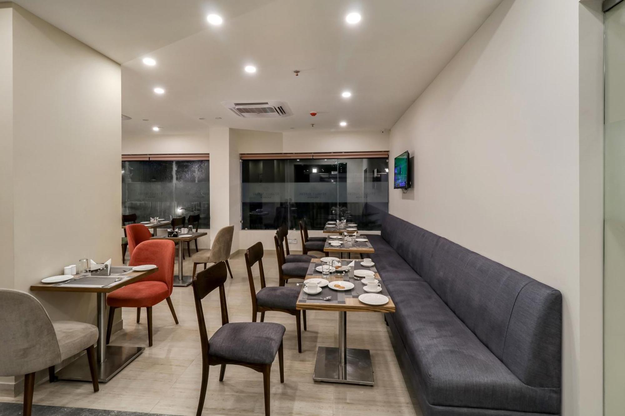 Starlit Suites Newtown Калькутта Экстерьер фото