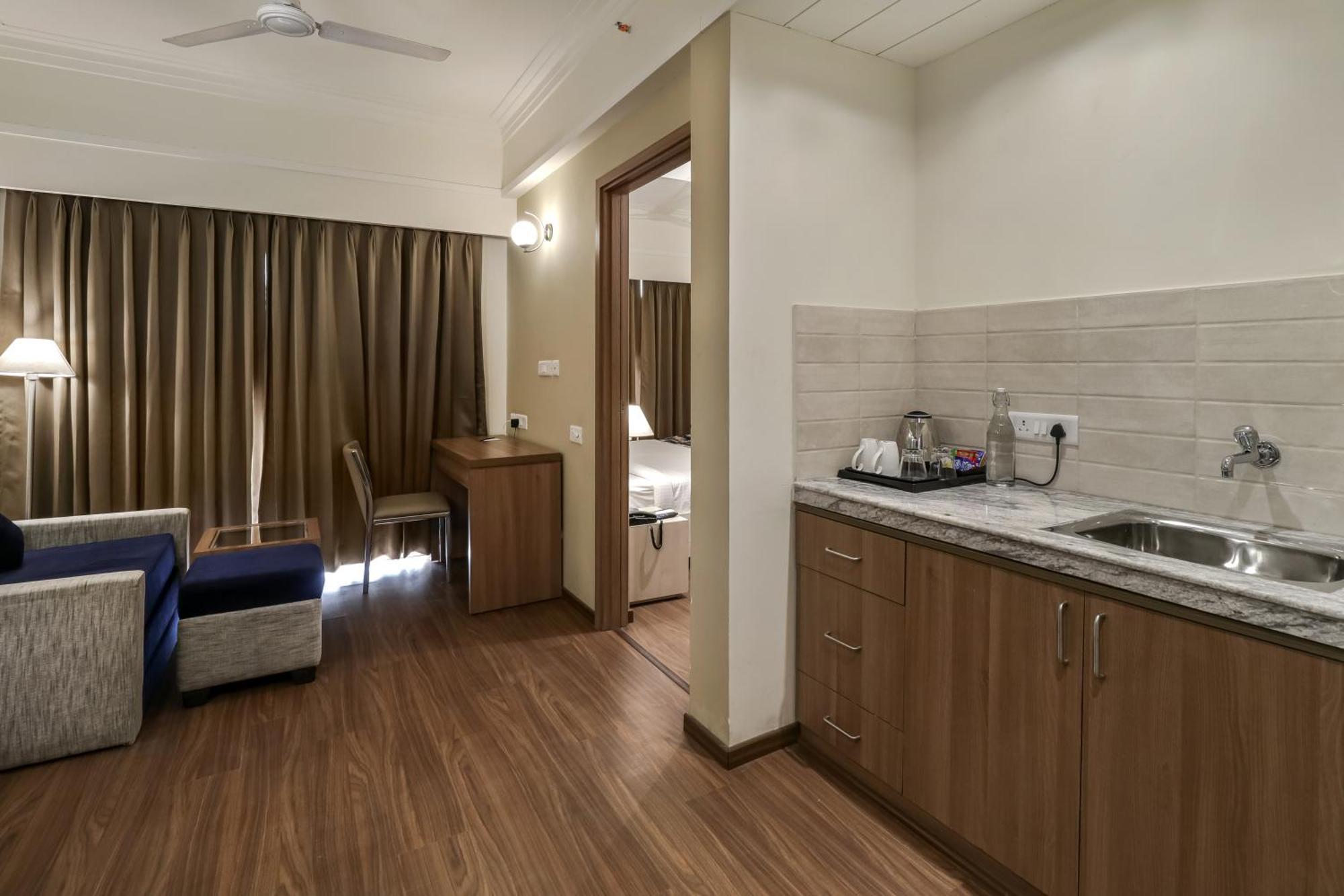 Starlit Suites Newtown Калькутта Экстерьер фото