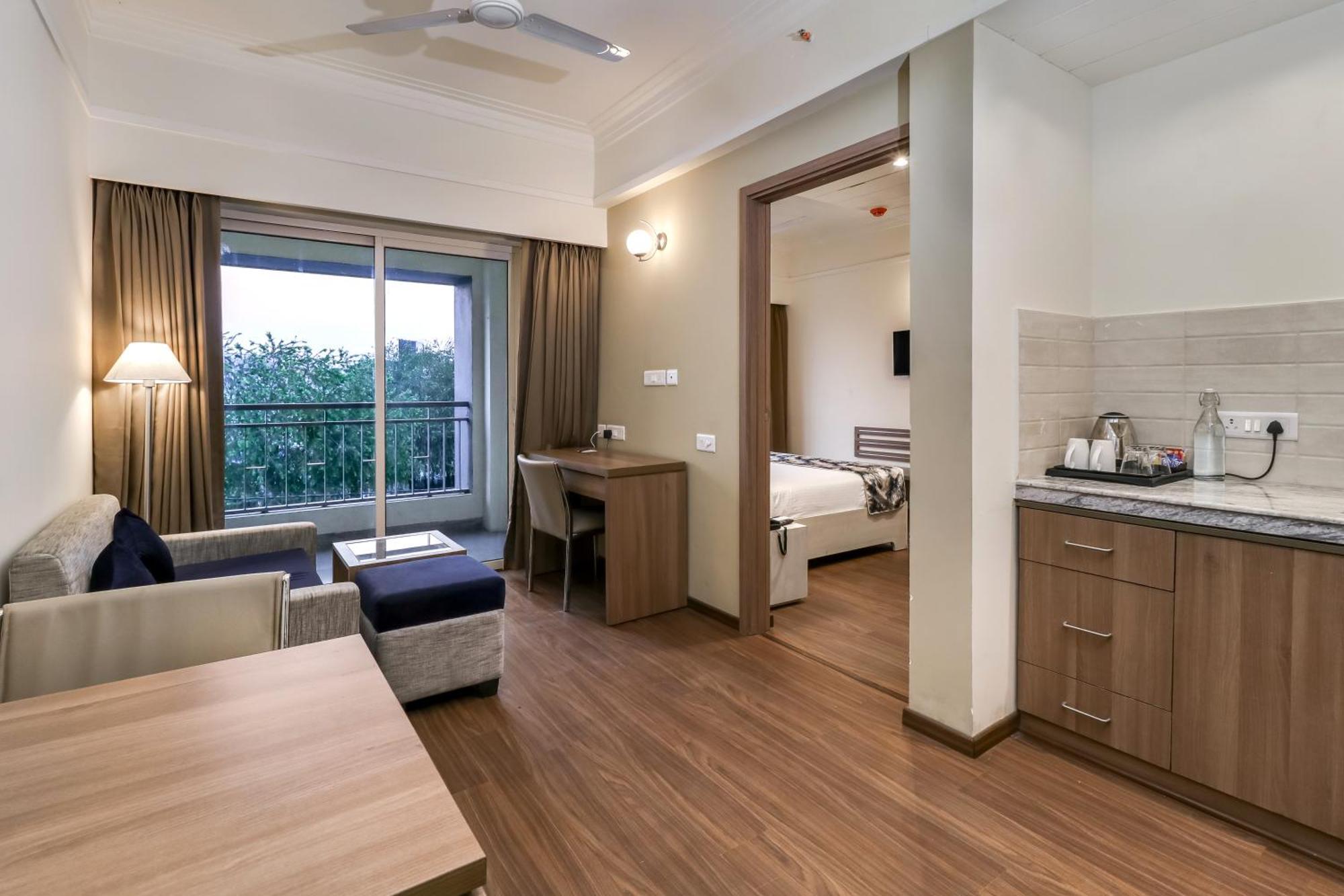Starlit Suites Newtown Калькутта Экстерьер фото