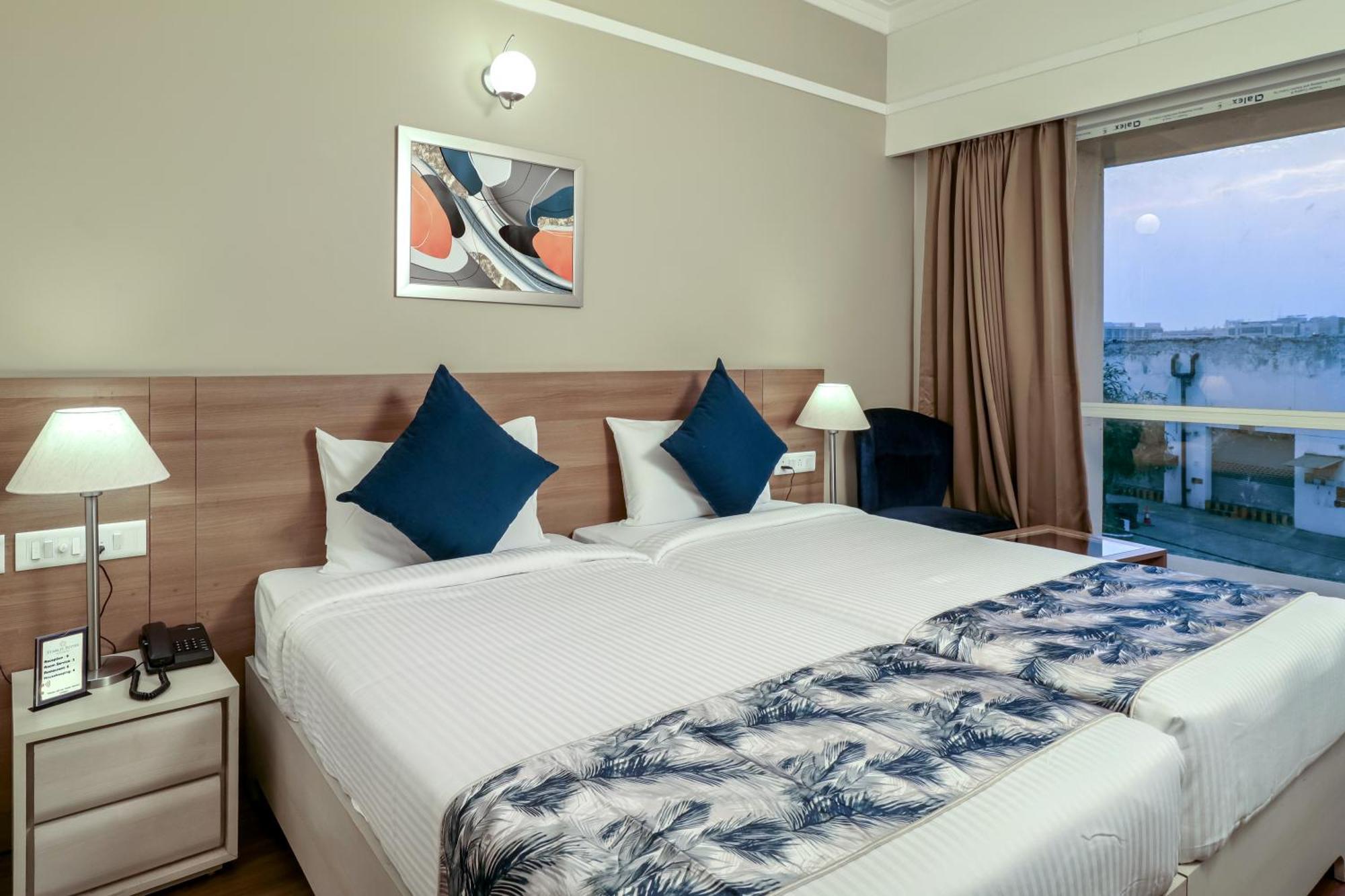 Starlit Suites Newtown Калькутта Экстерьер фото