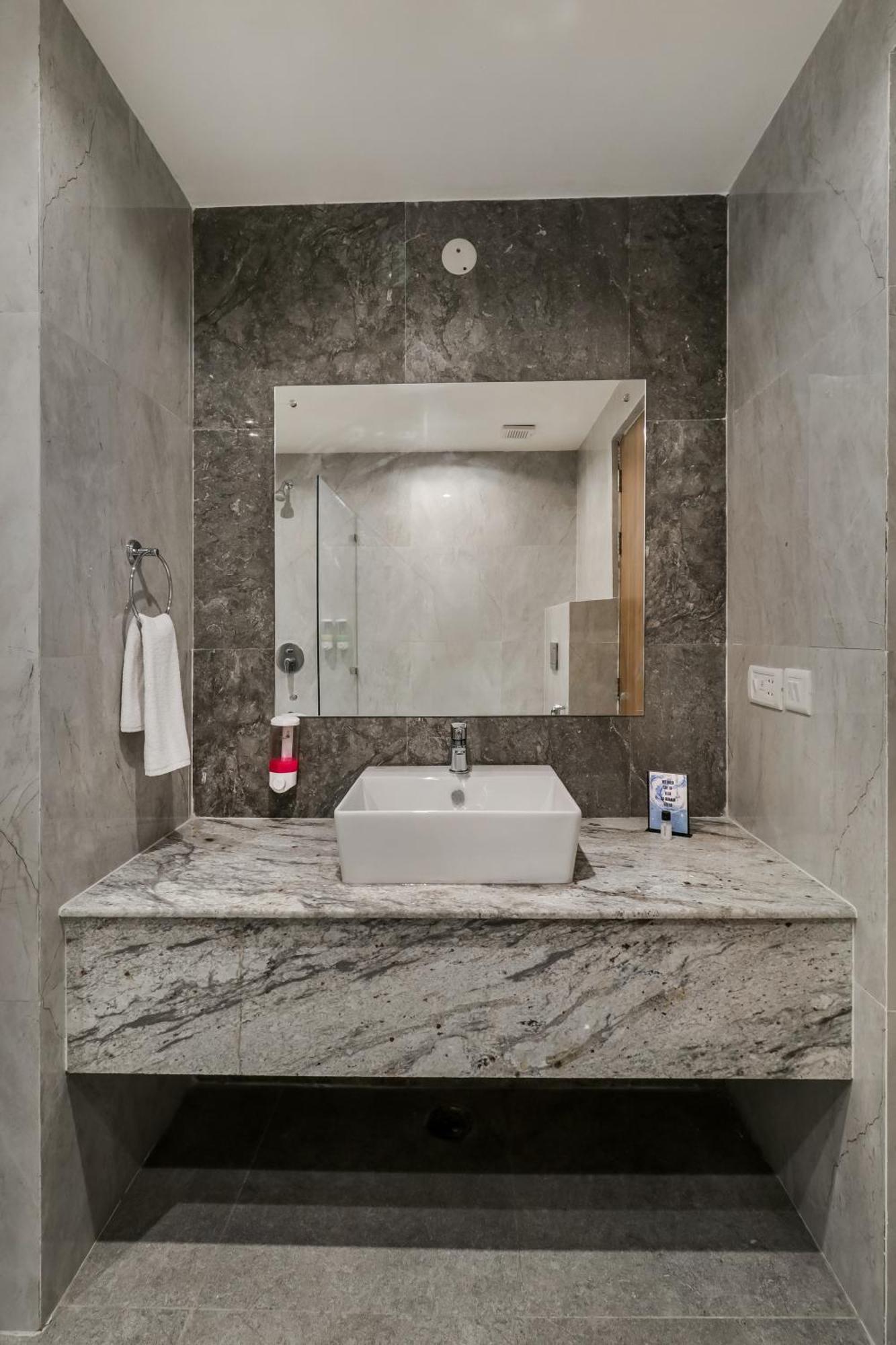 Starlit Suites Newtown Калькутта Экстерьер фото